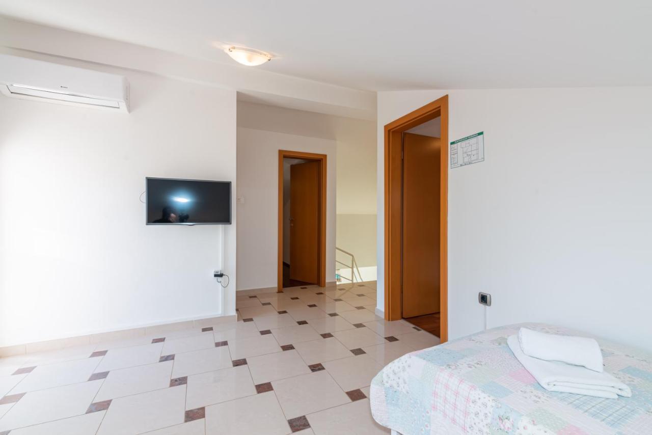 Beautiful Apartment Lovorka 6 , Baska, Krk المظهر الخارجي الصورة